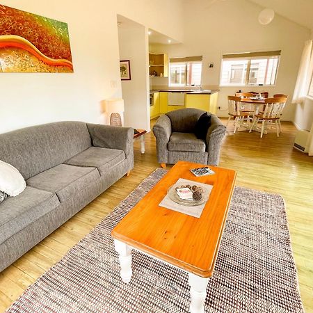 Poinciana Cottages Бернт Пайн Екстериор снимка