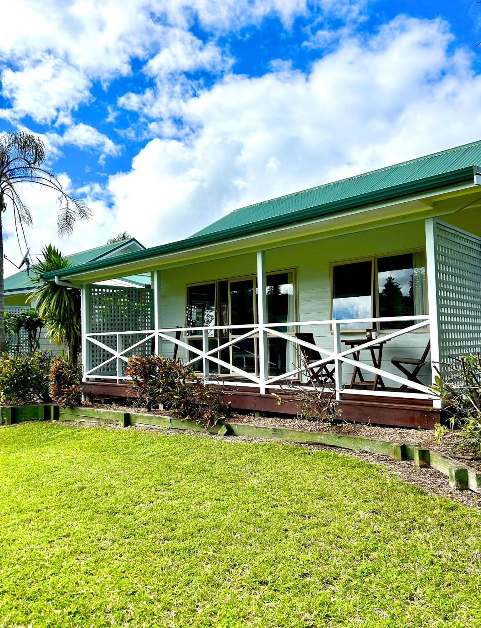 Poinciana Cottages Бернт Пайн Екстериор снимка