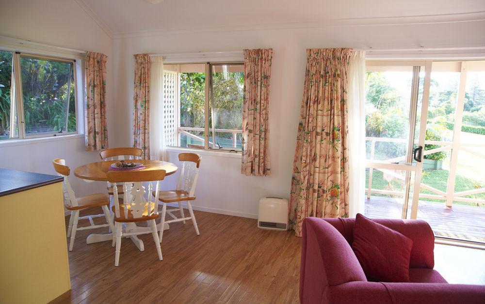 Poinciana Cottages Бернт Пайн Екстериор снимка