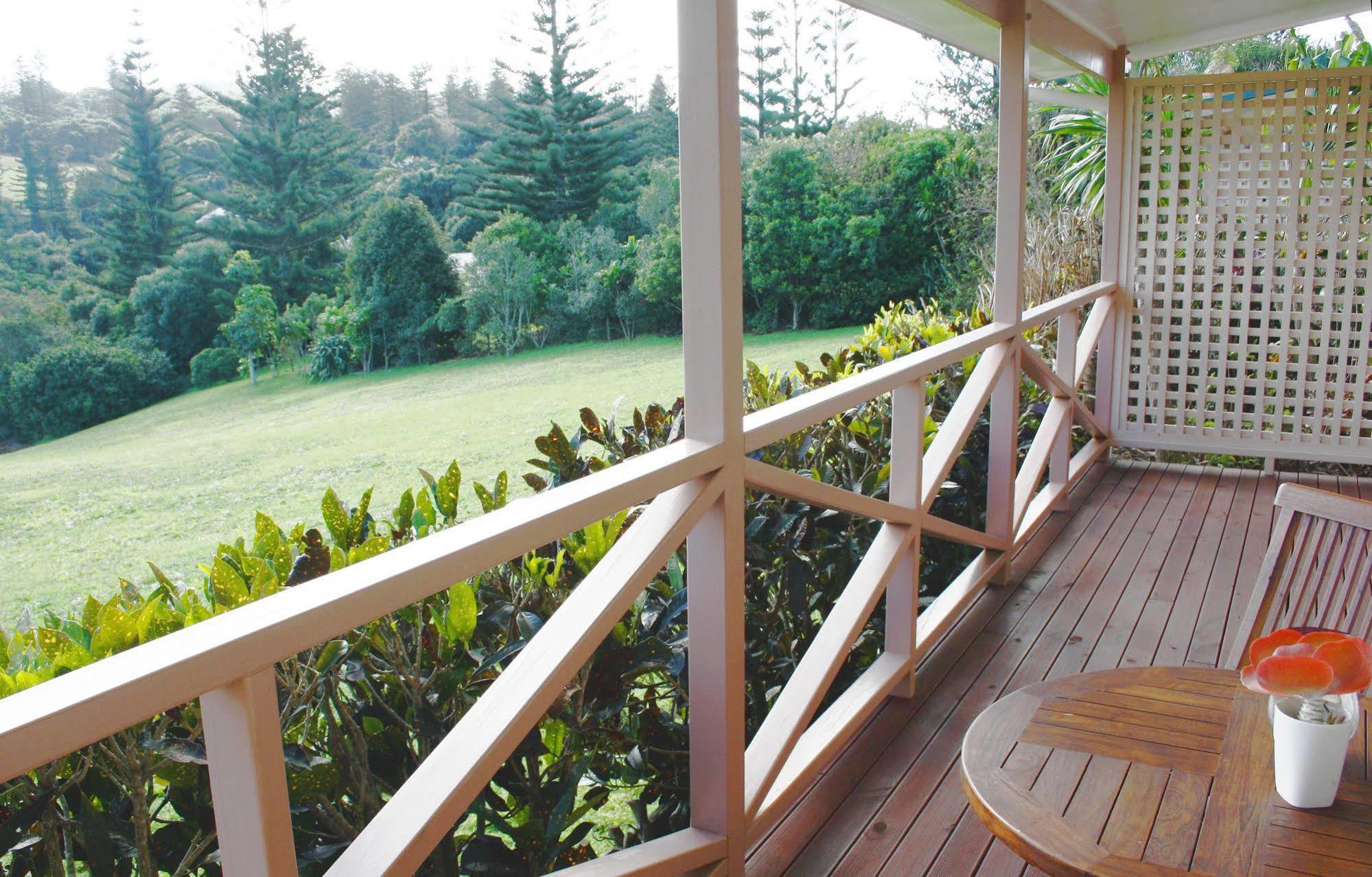 Poinciana Cottages Бернт Пайн Екстериор снимка
